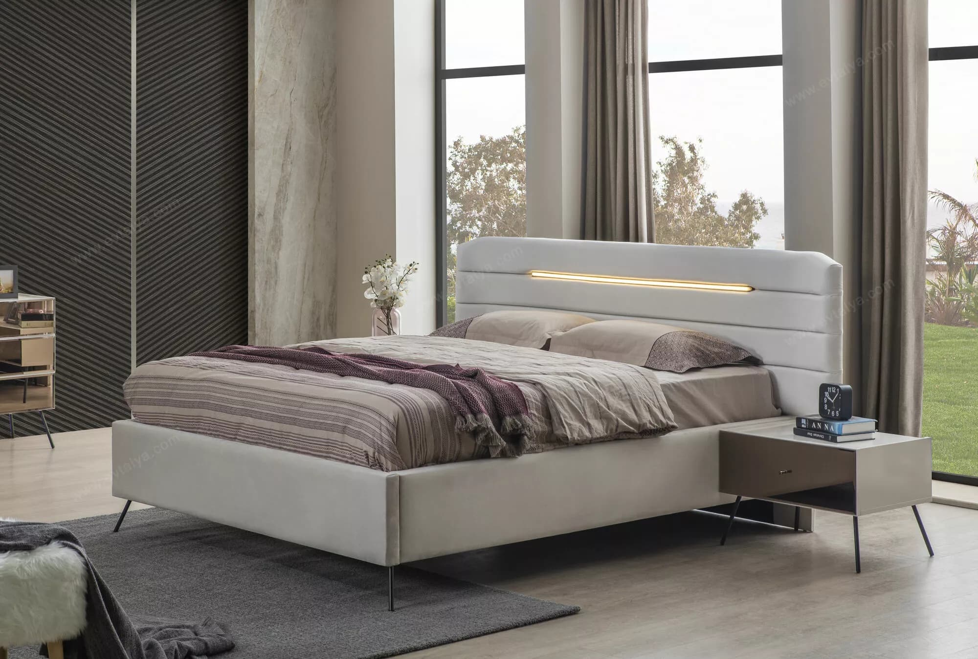 Bronze Ledli Bazalı Karyola 1