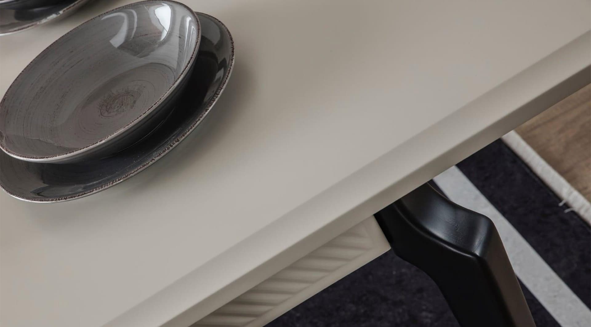 Versace Modern Masa 2