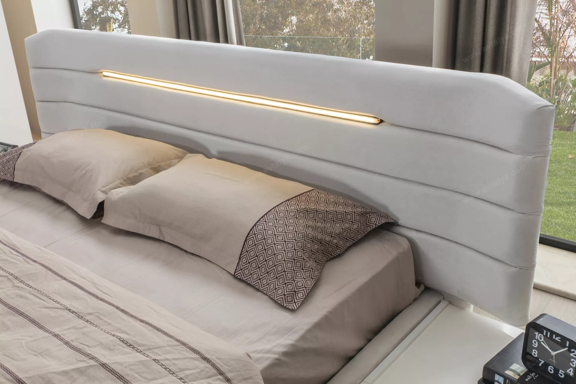 Bronze Ledli Bazalı Karyola - Image 3