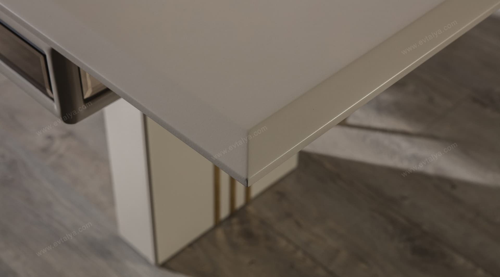 Elit Gold Açılır Yemek Masası 3
