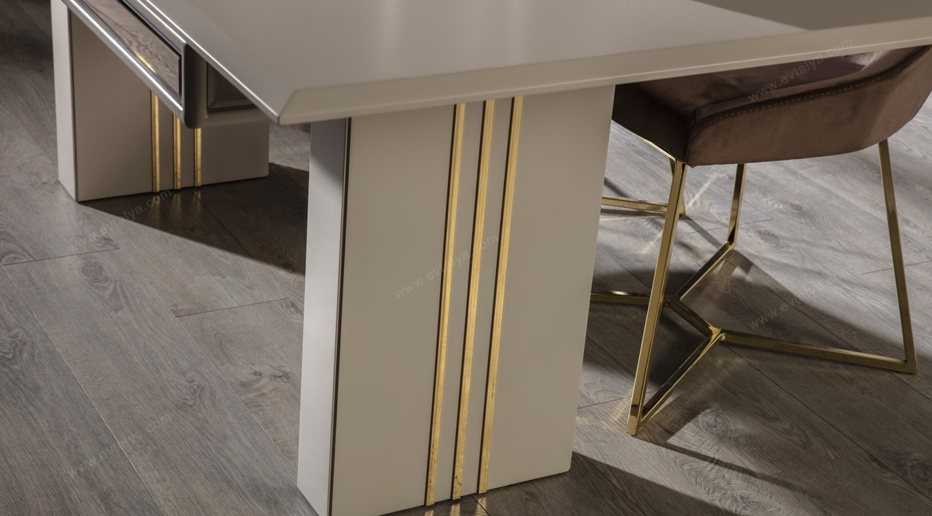 Elit Gold Açılır Yemek Masası 4