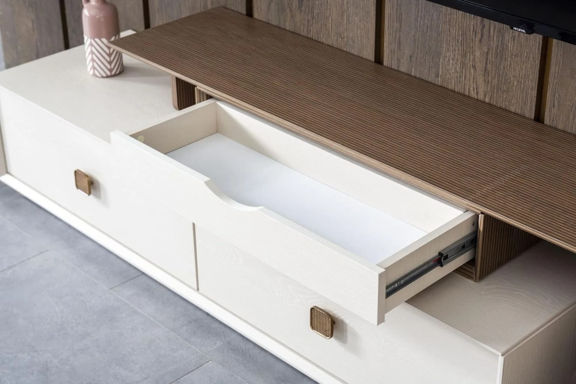 Orjin Puflu, Alt Blok TV Ünitesi 2